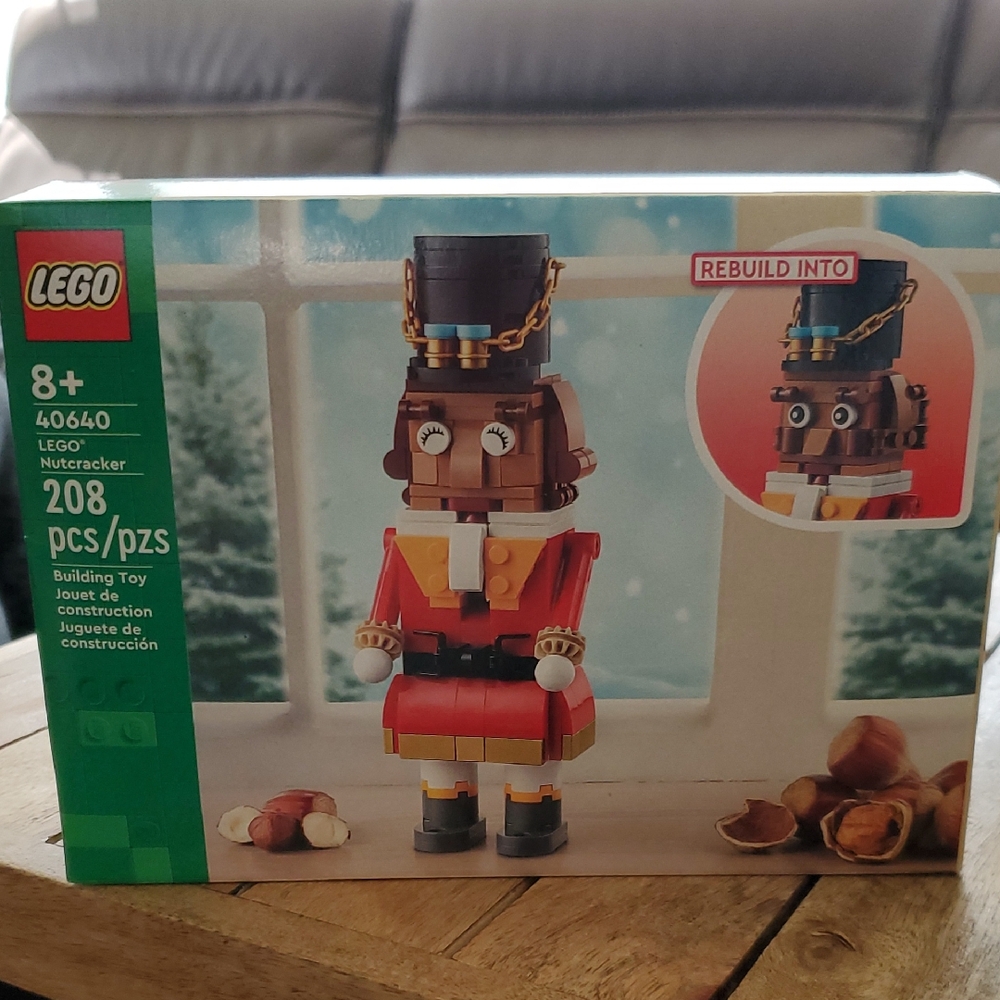 NWT LEGO 40640 Festive Nutcracker with Red and Brown Accents